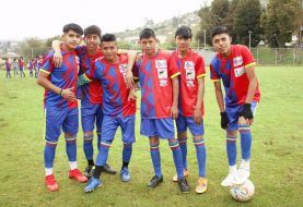 Niños entrenan en escuelas de fútbol de la Prefectura