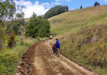 Comunidad Santa Rosa de Cochahuayco recibe mantenimiento vial